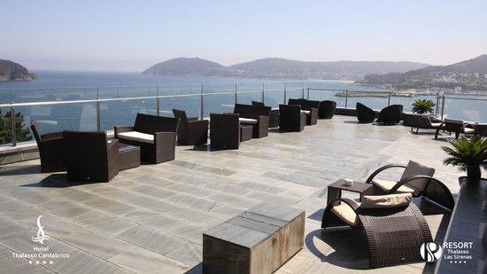 Terraza con vistas a la costa
