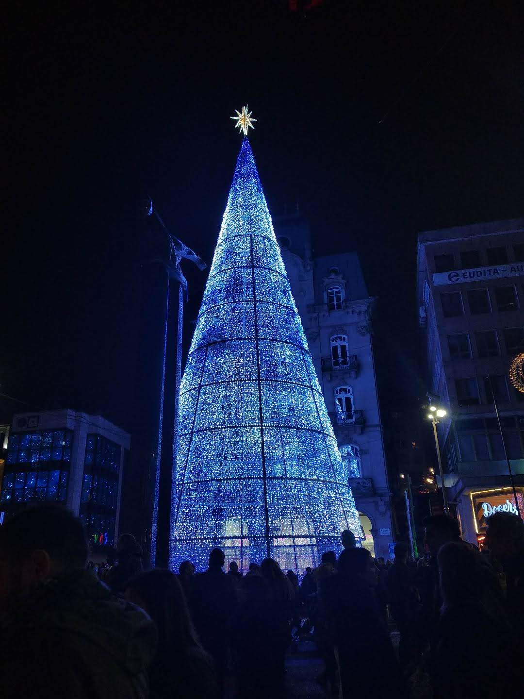 Luces de Navidad Vigo Arbol de luces de Navidad en la Puerta del Sol de Vigo