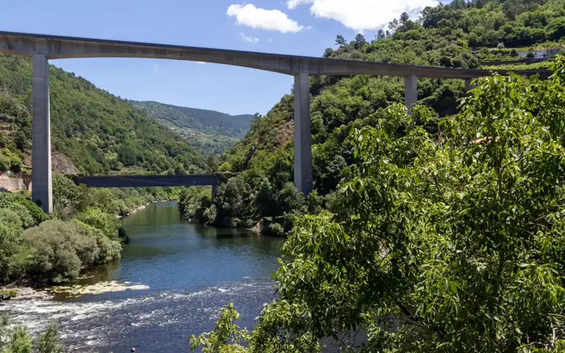 Puentes sobre el río Sil en Os Peares