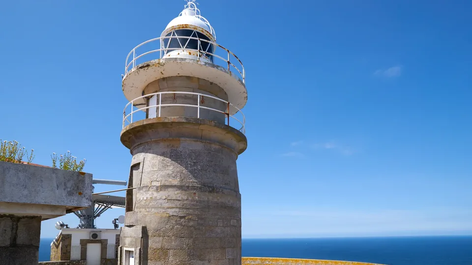 Faro de las islas Cíes junto al océano Atlántico Faro de las islas Cíes junto al océano Atlántico