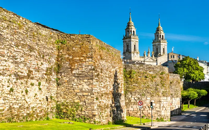 Muralla romana y catedral de Lugo