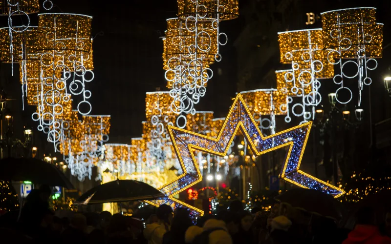 Decoración de Navidad con estrellas luminosas en Vigo